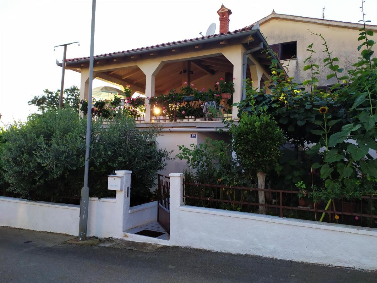 Apartments Gabriela Poreč Exterior foto